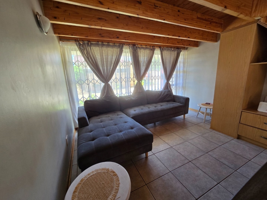 2 Bedroom Property for Sale in Langenhovenpark Free State